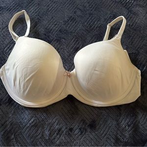 36DDD Victoria Secret. Just like new Body by Victoria lined Demi.